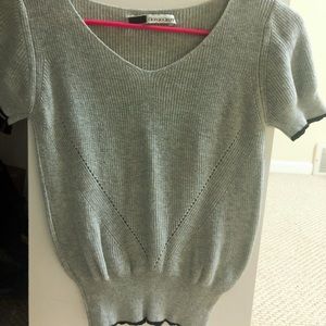 Sweatshirt with v-neck